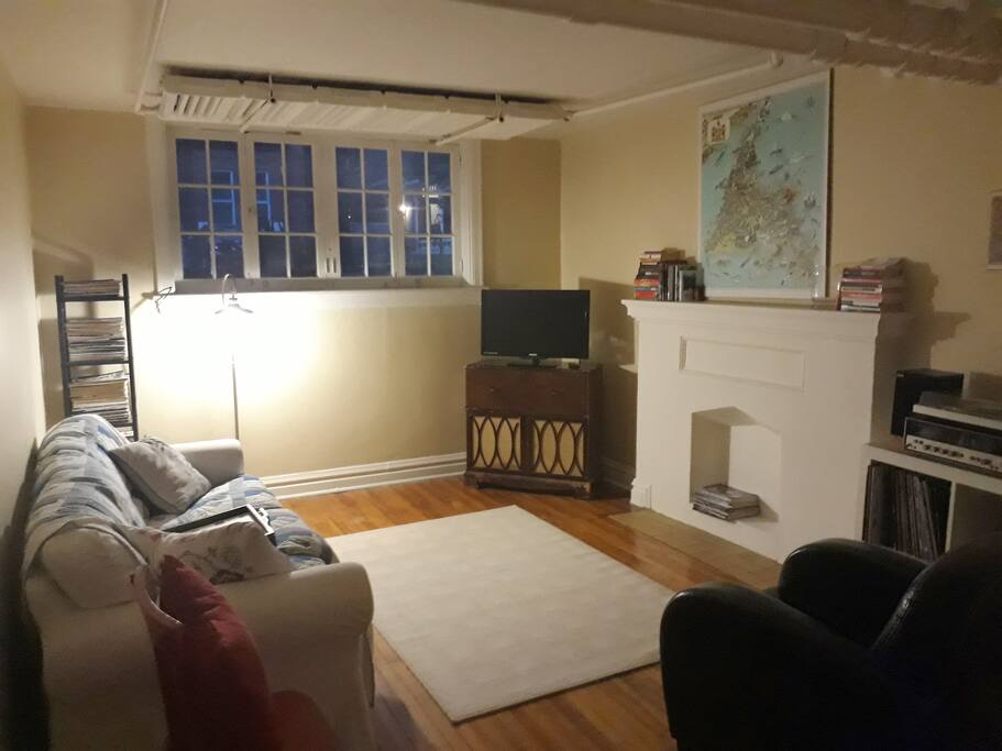 Living room w/ TV