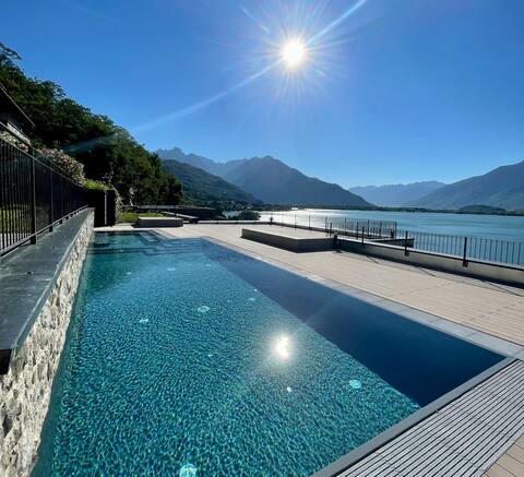 modernes Apartment mit Pool, Berg- und Seesicht