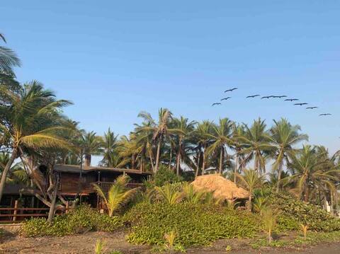 ★ The Wood House - The Perfect Beach Getaway