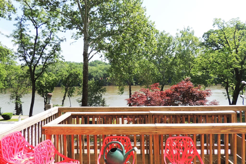 River’s Edge Retreat on the Deep Water Potomac Houses for Rent in