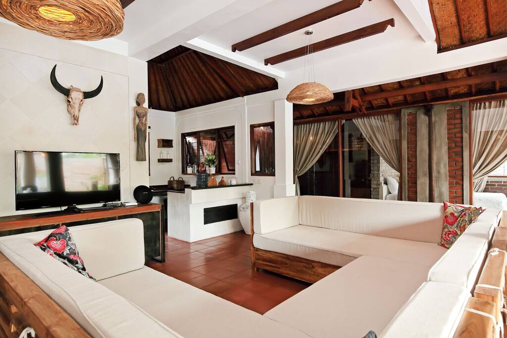 Livingroom with a white couch