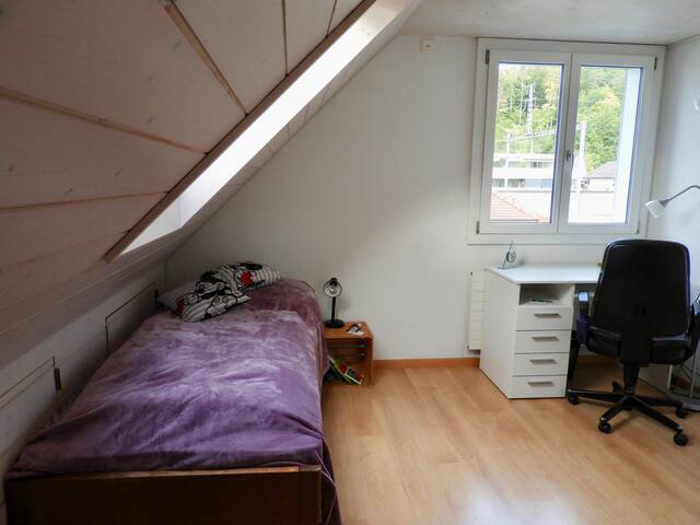 Bright and cozy room close to the city of Bern