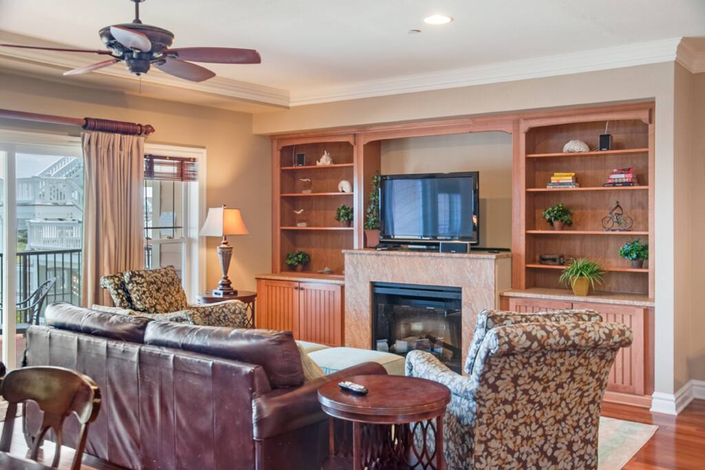 CSC3J: Gilligans | Top Level Living
