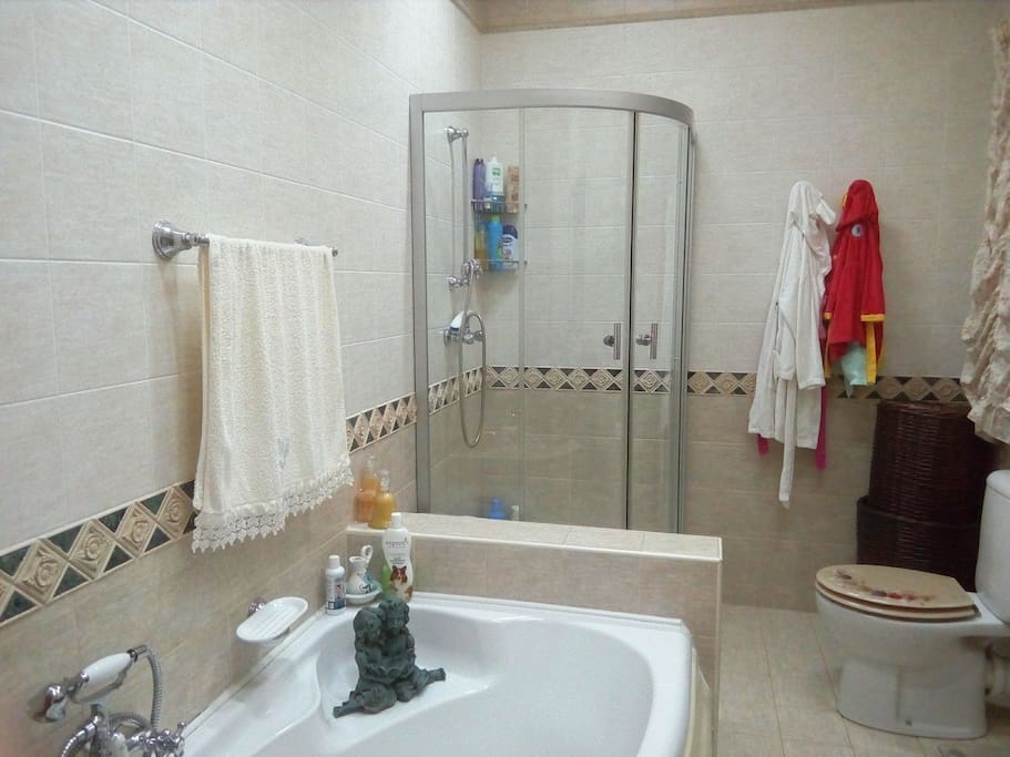 Main Bathroom