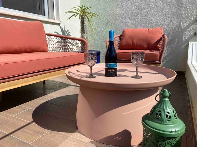 Shabby Chic 5 Mins Walk to Beach w/Huge Terrace gallery image 2