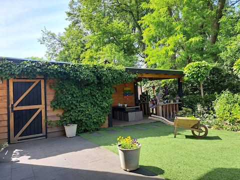 Corner house with private garden and sauna by the forest!