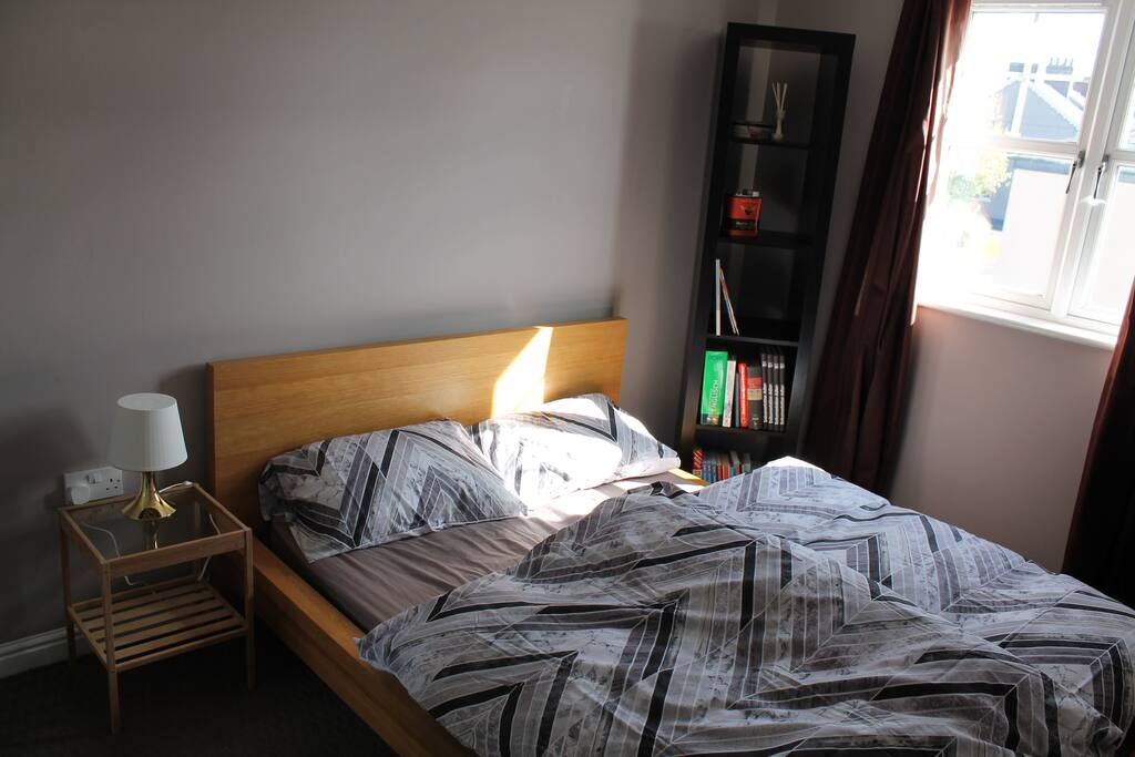 Private bedroom with 1.40m double bed and built-in wardrobe