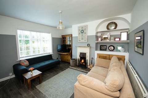 Quirky Railway Cottage