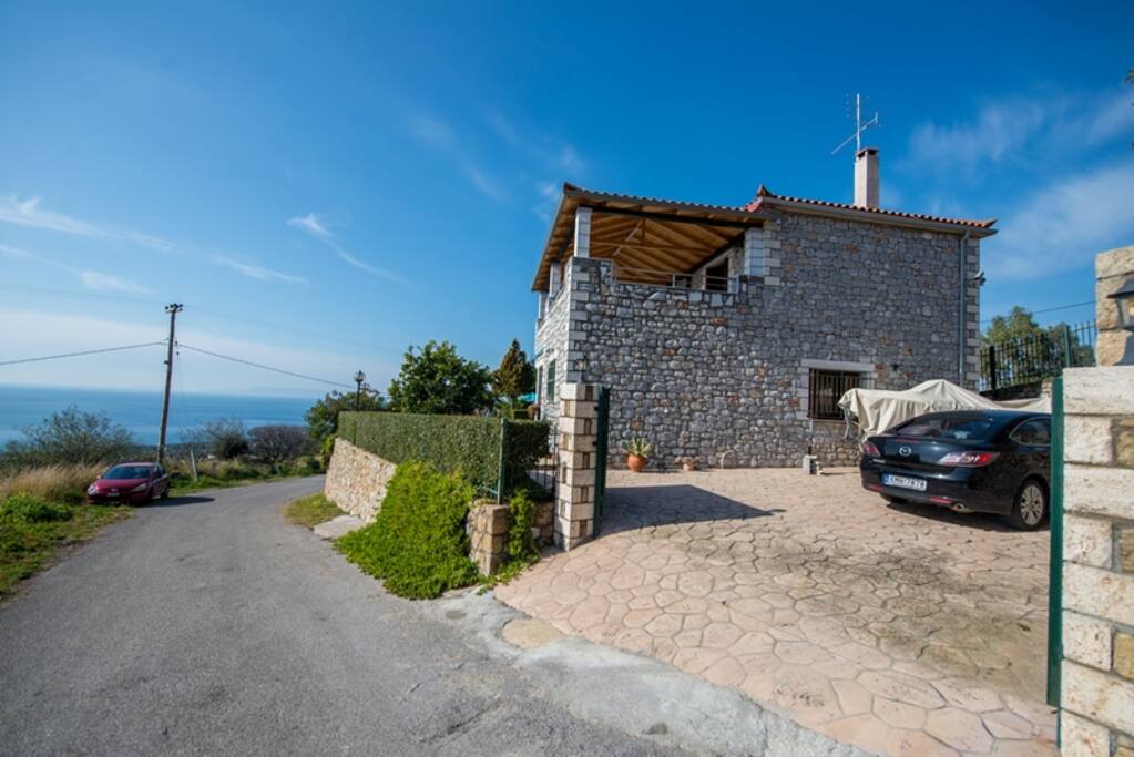 general view from the back and road