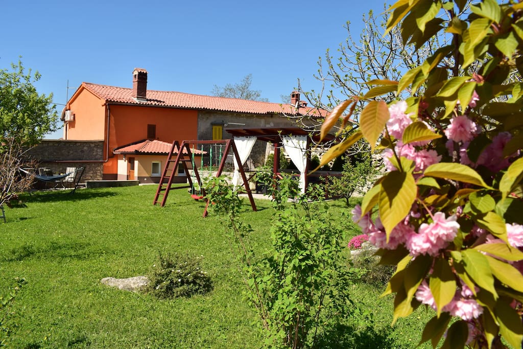 Big garden in the backyard, perfect place for BBQing, playing, sunbathing, relaxing... in other words a place to enjoy the outdoor life :)