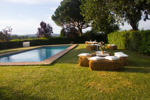Independent apartment with swimming pool, six people