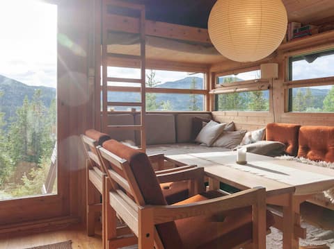 Scenic Mountain Hideaway with Sauna & Sunset Views