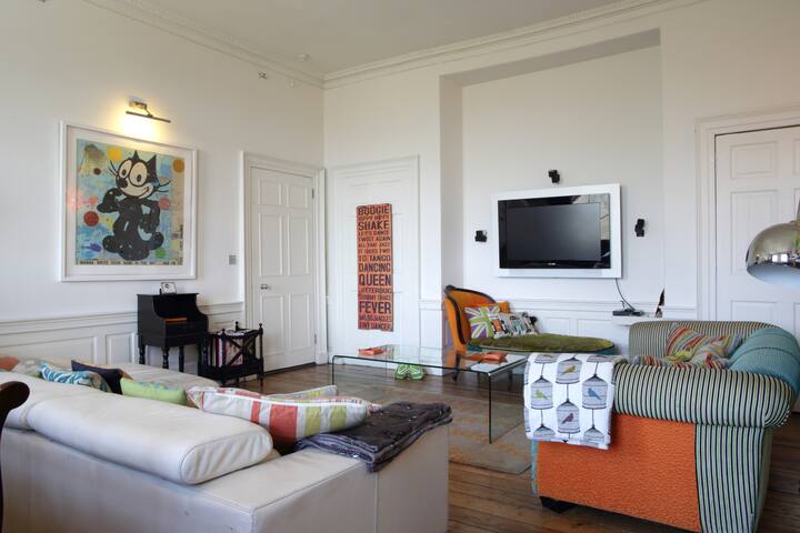 No19 The Apartment. Licence No: EH-70229-F gallery image 3