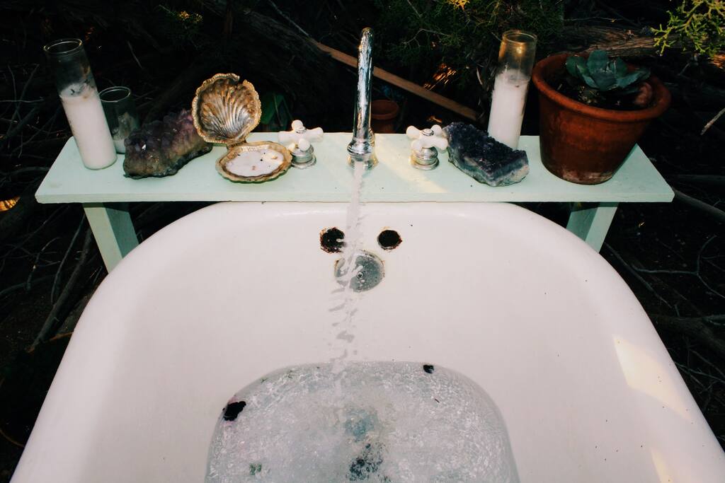 Bathtub with crystals and soaps