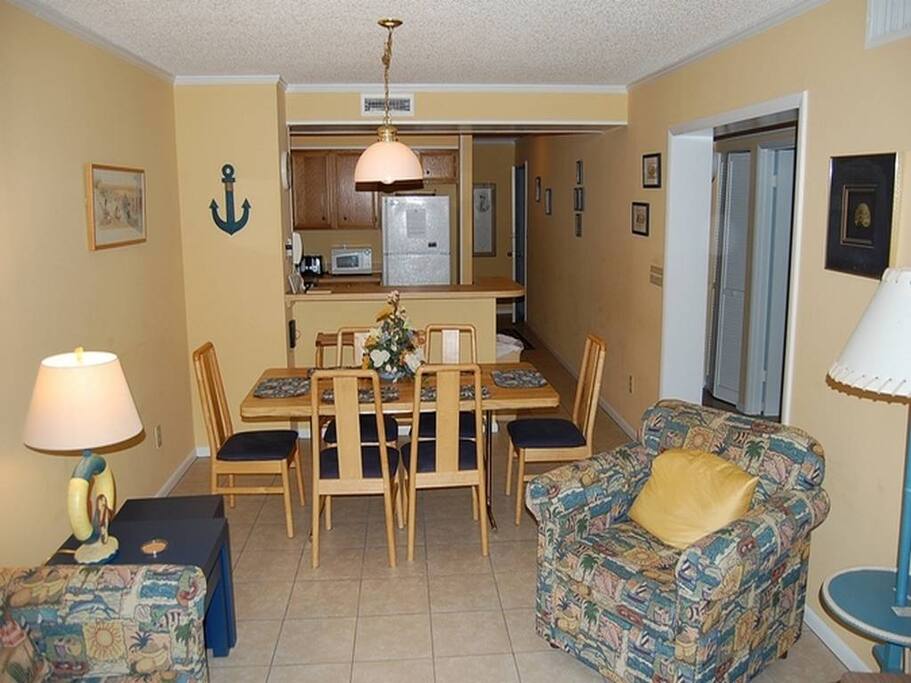 Couch,Furniture,Dining Table,Table,Bedroom