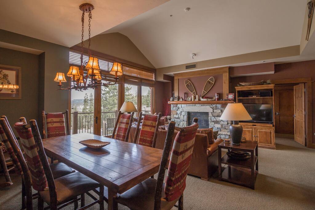 Dining Room,Indoors,Room,Chair,Furniture