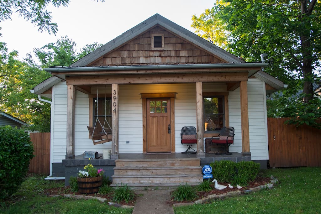 Cozy house near hip walkable restaurants and just a quick ride to downtown.