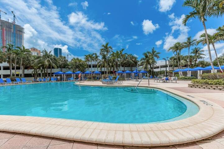 AMAZING OCEAN VIEW 1BD/1,5BTH CONDO HIGH FLOOR