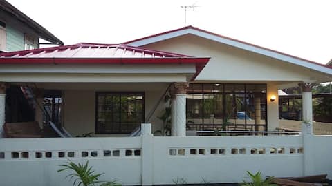 Huize Bloemendaal (hartje Paramaribo- centrum)