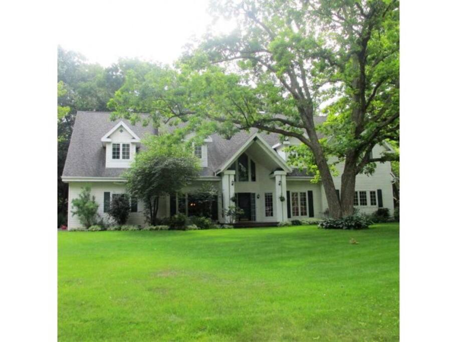 White House On The Hill The Reagan Suite Houses For Rent In Fond Du Lac Wisconsin United States