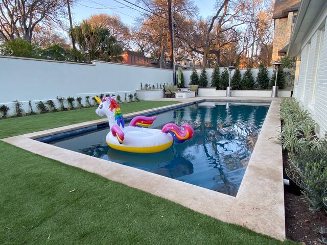 Tarrytown Colonial Farmhouse with Resort Pool gallery image 3