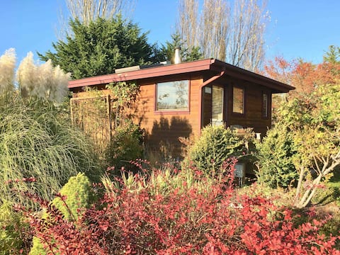 Garden Cottage A, heart of Lopez Village.