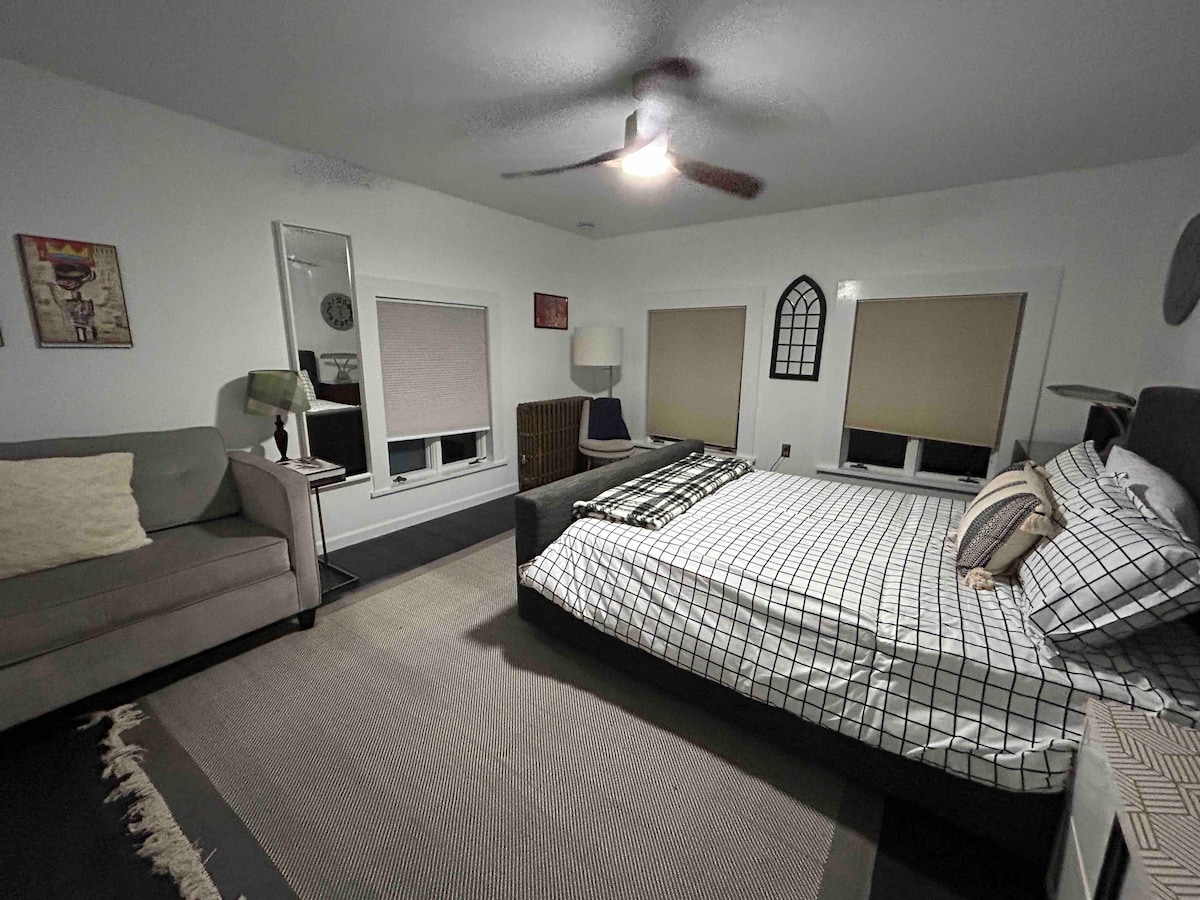 The Basquiat- master bedroom with queen bed and pull out couch