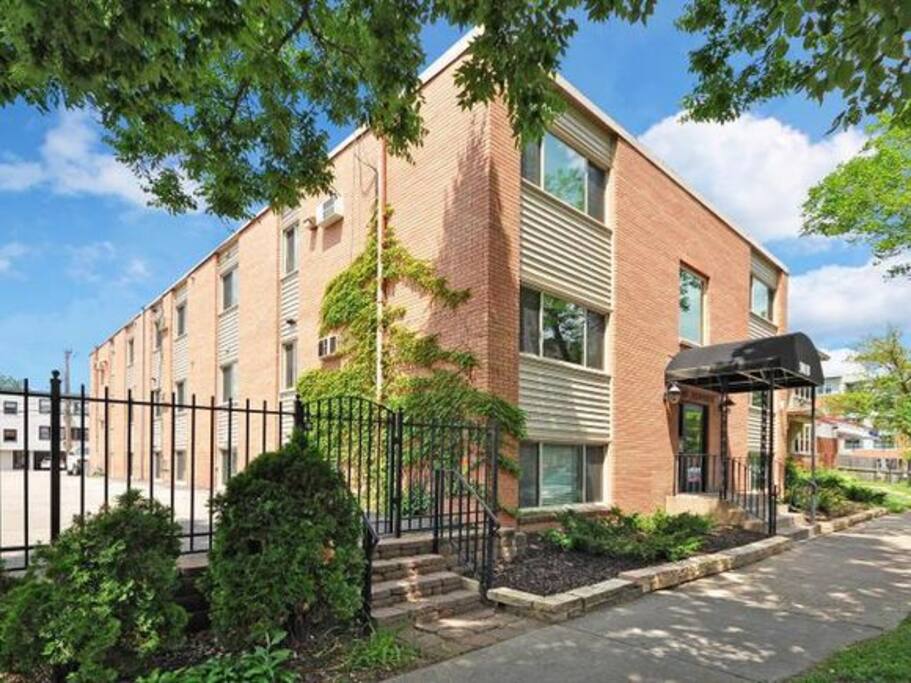 Condo on quiet side of Uptown