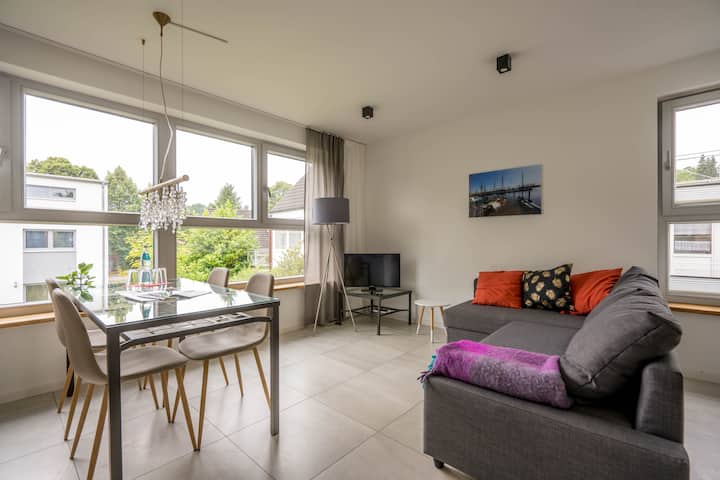 Modern 1-bedroom 1st Floor Apartment Near The Zoo - Hamburg Airport (HAM)