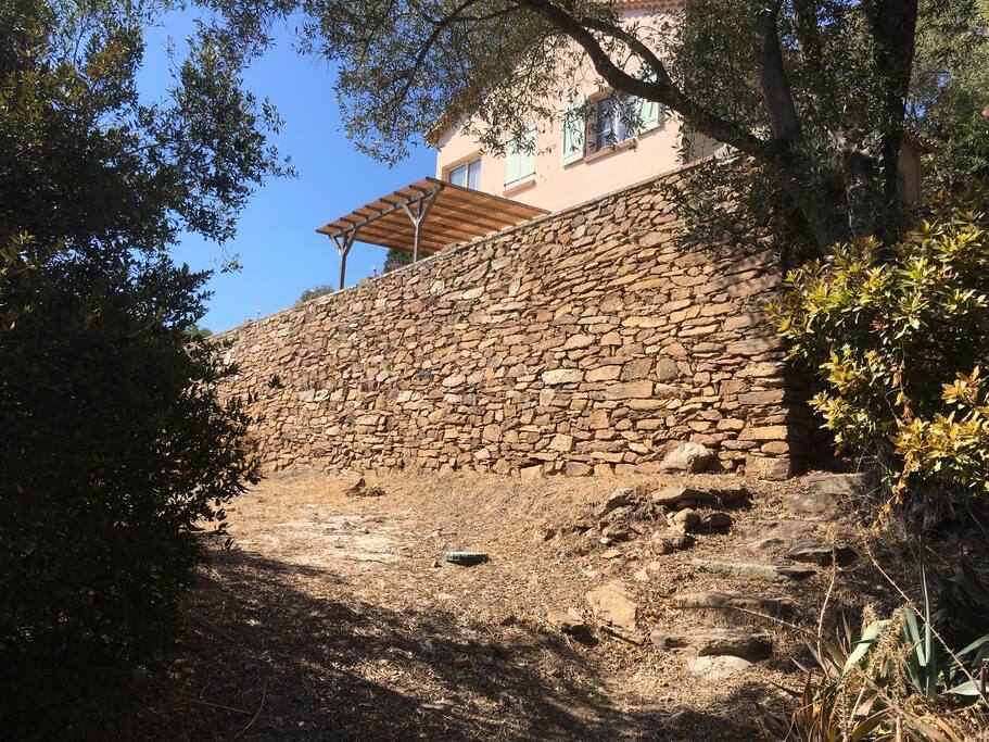 Vue maison depuis le bas du jardin
