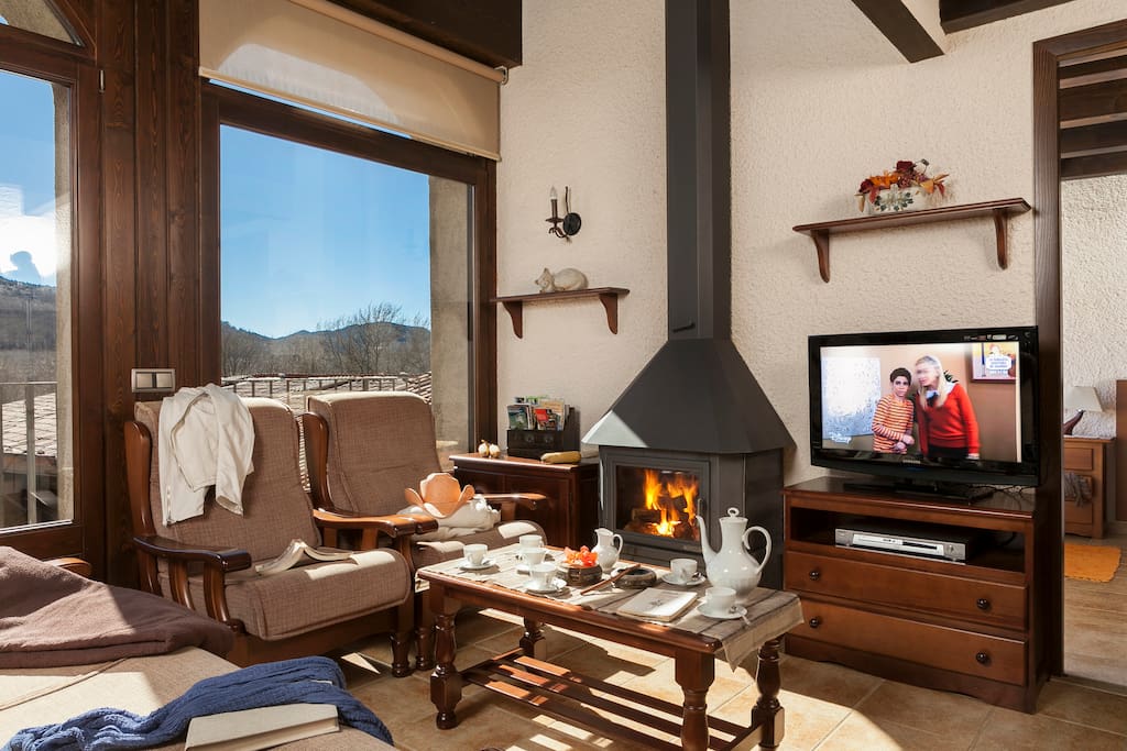 Salón con chimenea