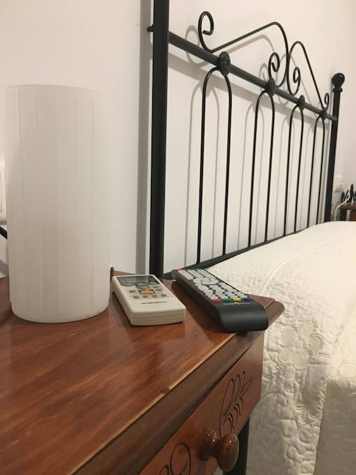Habitación con TV y Aire Acondicionado