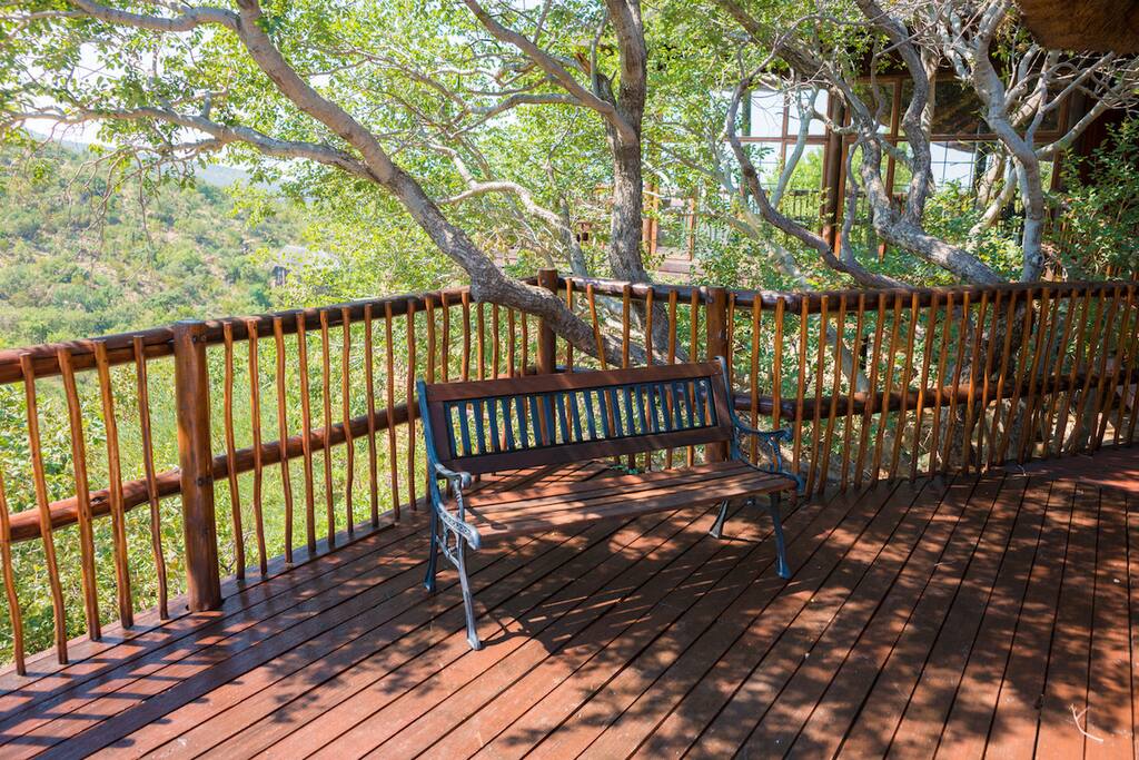 Game viewing Deck