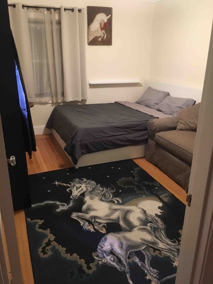Unicorn Room 2 - Kensington, CA