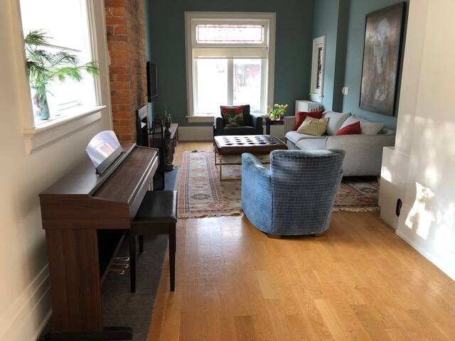 Modern Victorian Home in Little Italy gallery image 4