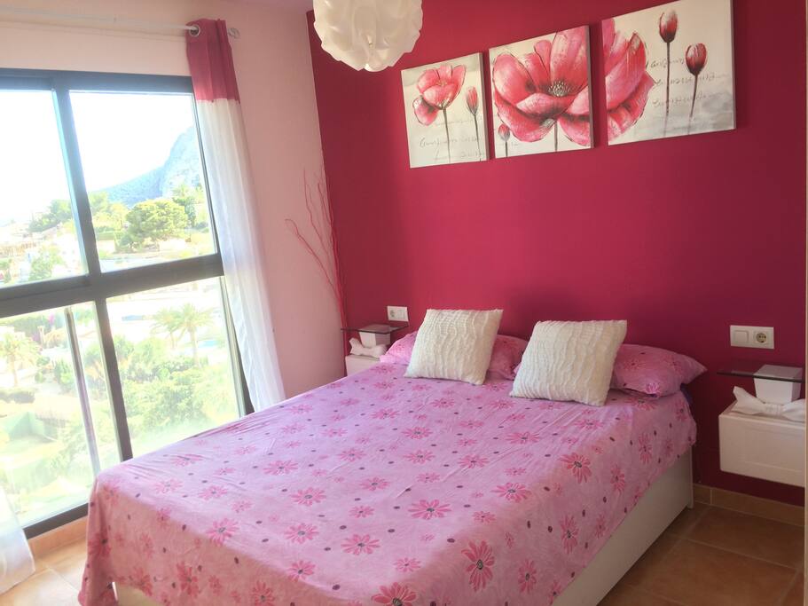 Dormitorio principal con baño en suite