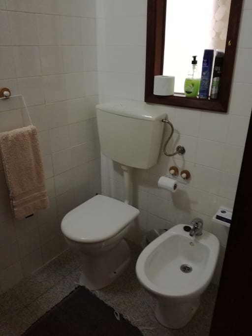 Bathroom — quarto de banho