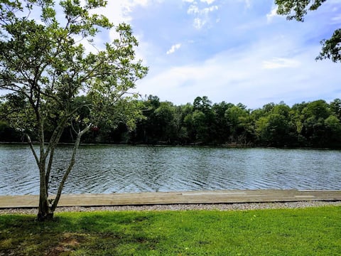 Lake front updated condo - great for couples!