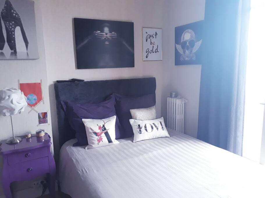 chambre (tv, fer à repasser, cintres)