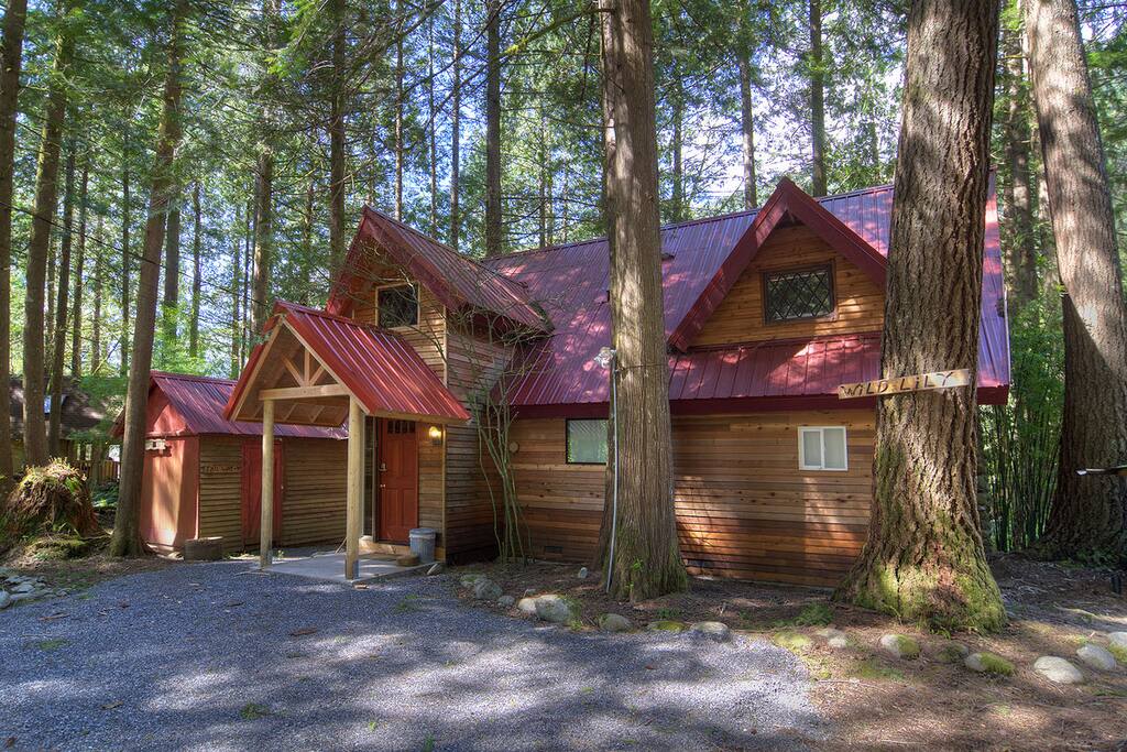 Pull up to the main house and begin your magical mountain getaway.