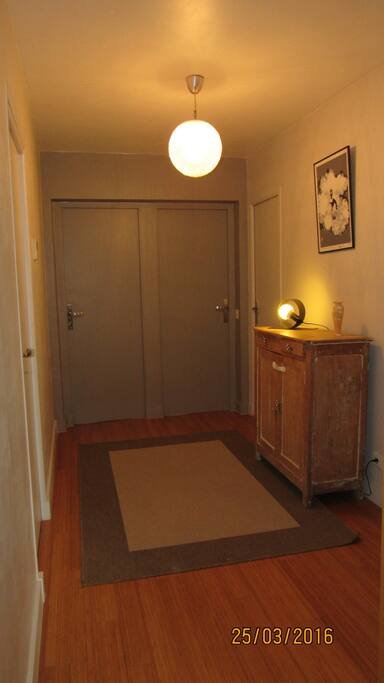 Couloir de l étage qui mène à la chambre