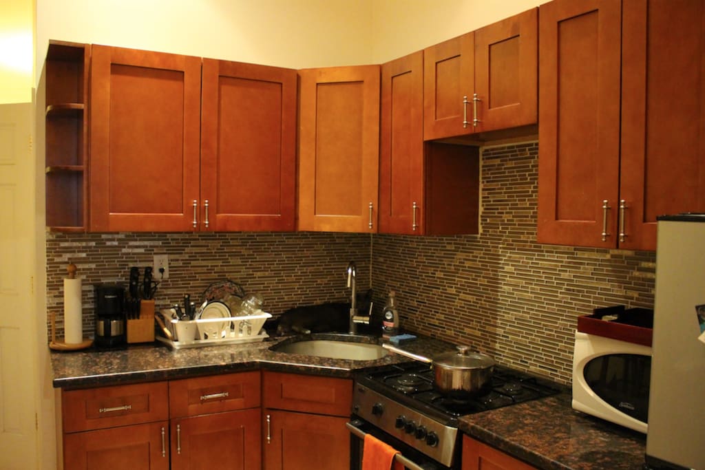 Feel free to cook! Free space to store food in cabinets and fridge :) Silverware, plates, bowls, pots, can opener, etc are there for your use.