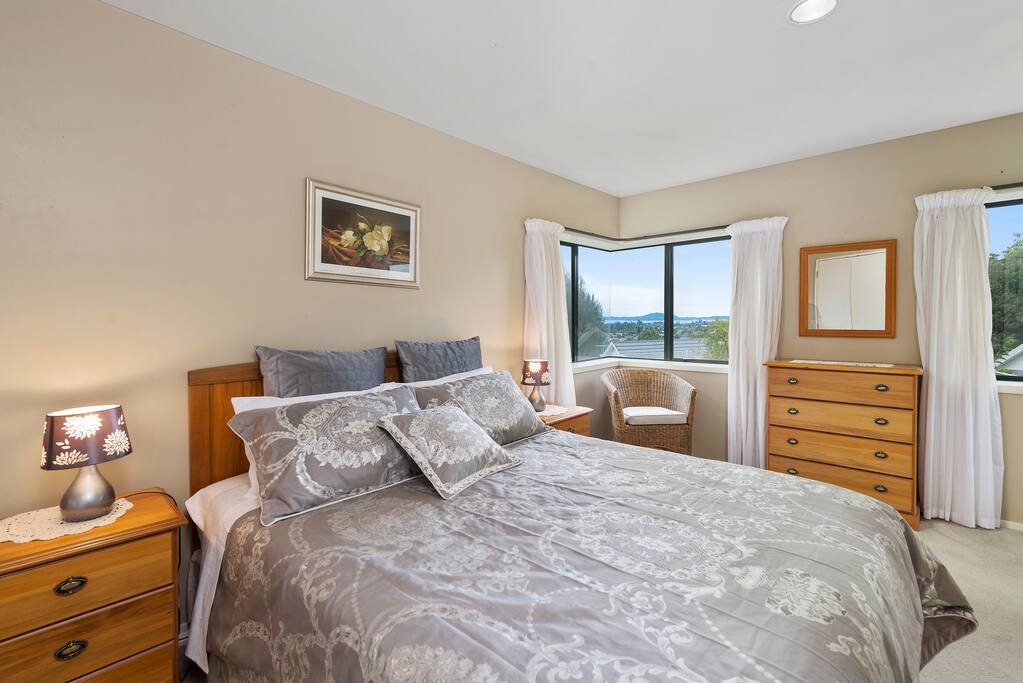 2nd Bedroom Queen Bed