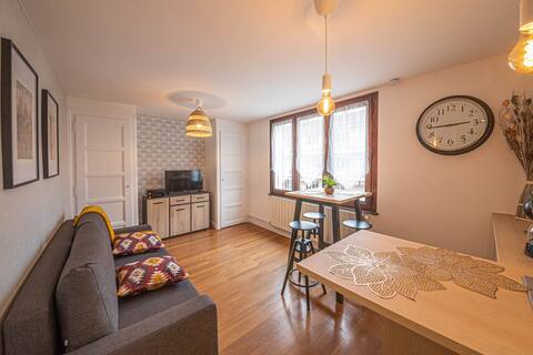 Charming Apartment 2 steps from the center & train station 2*