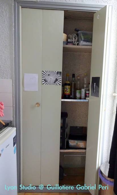 Grand placard cuisine / Large kitchen cabinet
