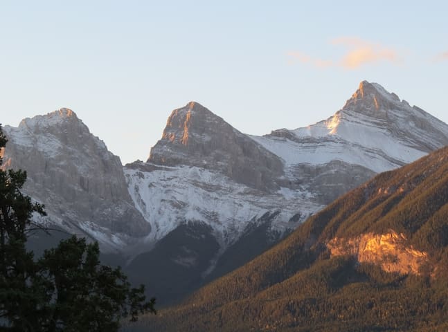 Magestic Views, Luxury and Comfort Await You!