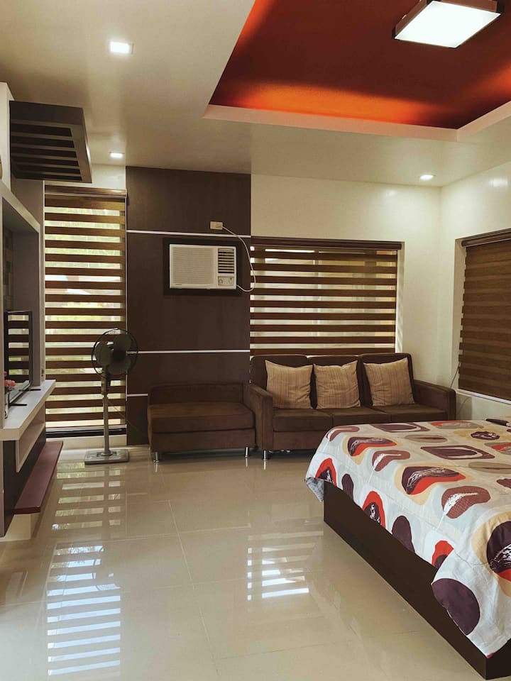 Beach Getaway Villa In Lobo - Lobo
