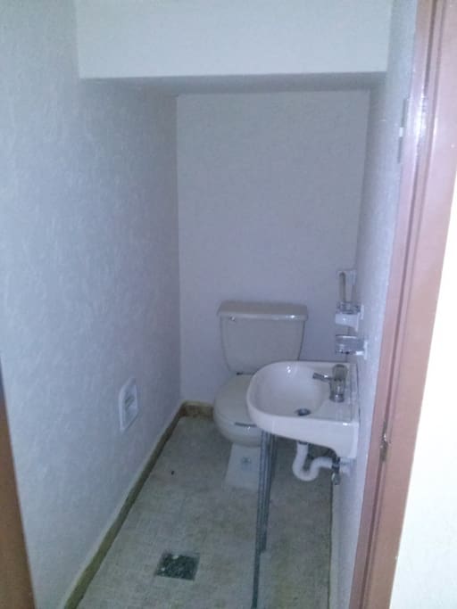 Medio baño en la planta baja