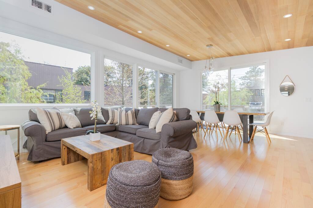This home rents on a weekly Monday-Sunday schedule