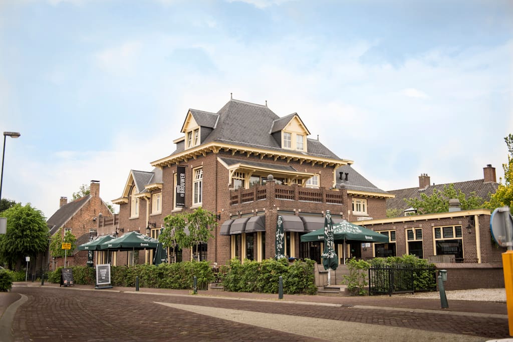 Herberg d'n brouwer Zeeland, Uden